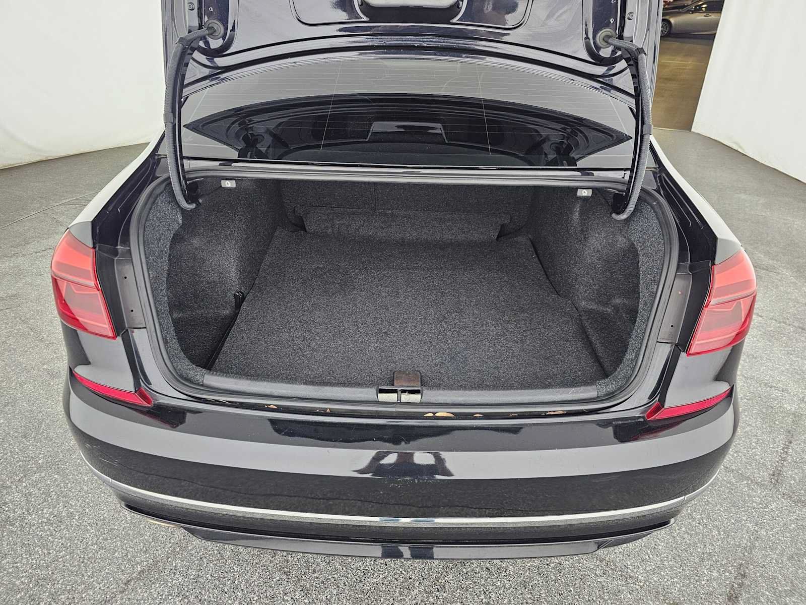 Used 2017 Volkswagen Passat 1.8T R-Line FWD image 15
