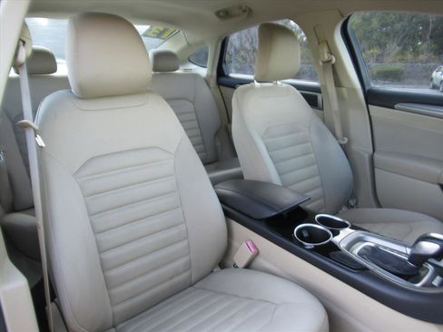 Used 2013 Ford Fusion SE image 8