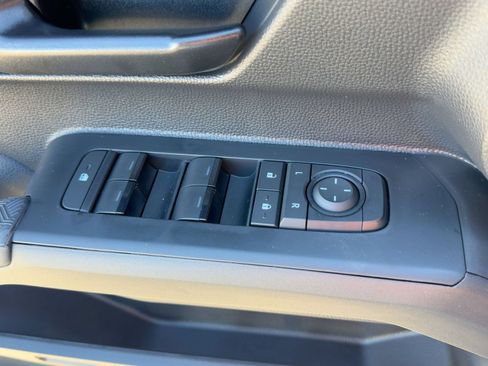 Used 2025 Toyota Tacoma SR5 AWD/4WD image 30