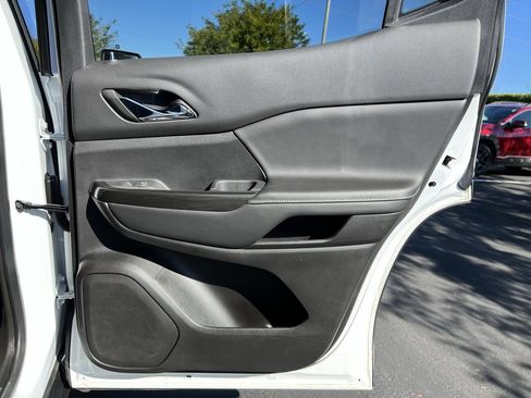 Used 2023 GMC Acadia SLT image 28