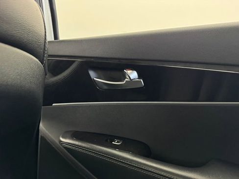 Used 2016 Kia Sorento LX w/ LX Convenience Package image 40