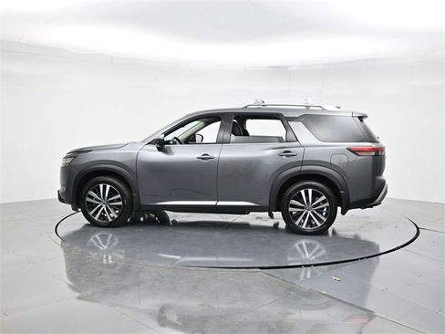 Used 2024 Nissan Pathfinder Platinum image 7
