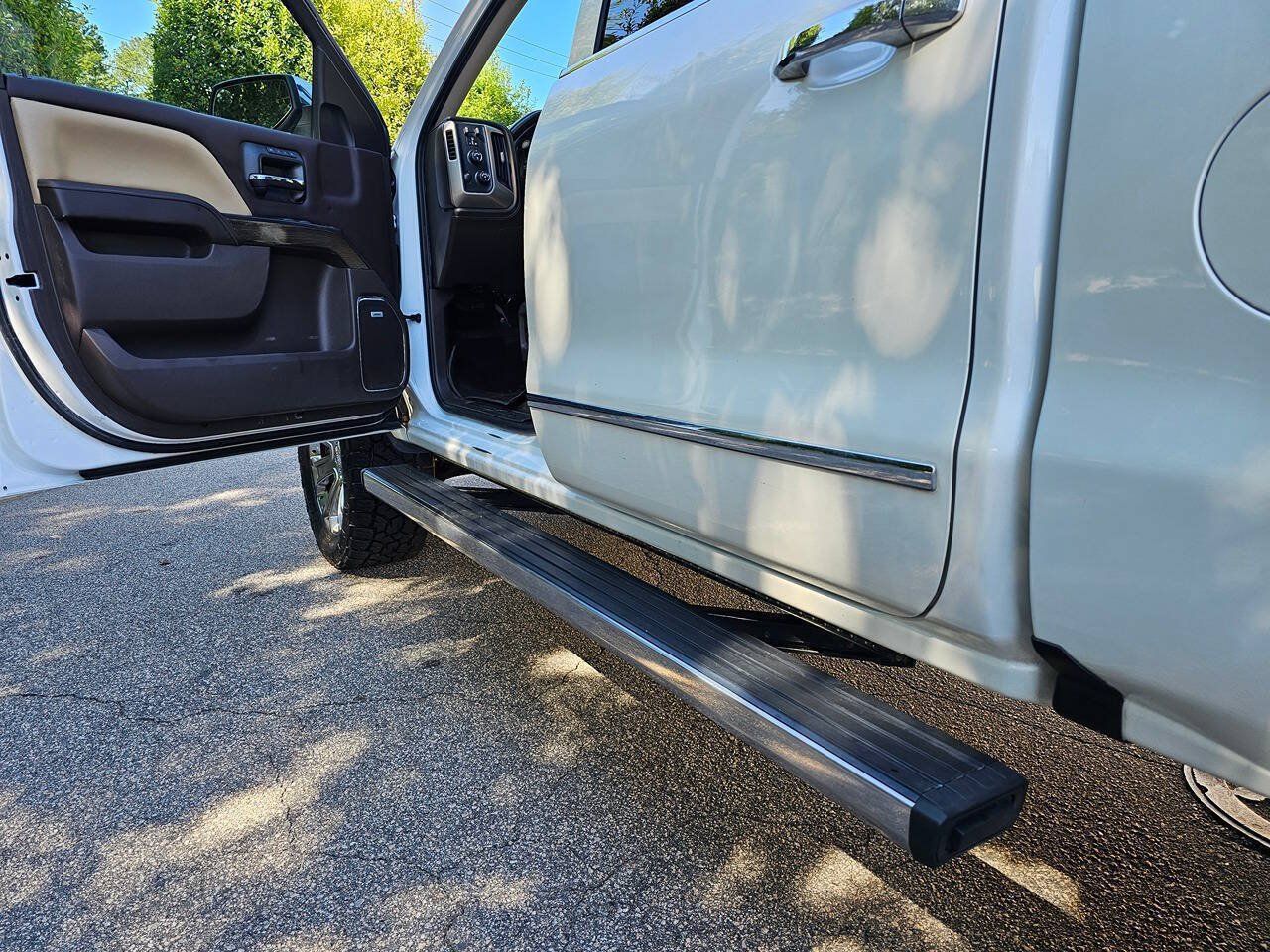 Used 2017 GMC Sierra 1500 Denali w/ Denali Ultimate Package AWD/4WD image 9
