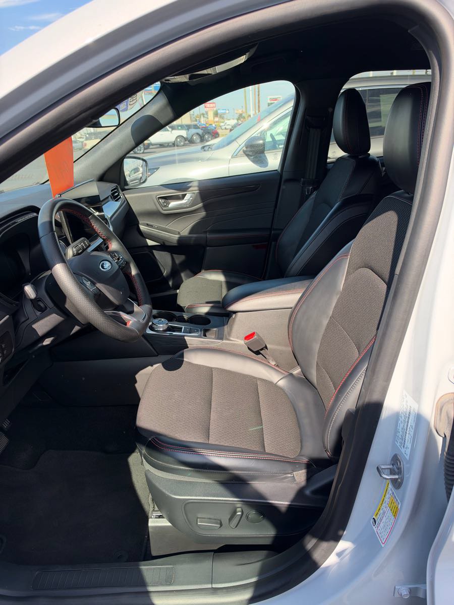 Used 2025 Ford Escape ST-Line w/ Tech Pack #1 AWD/4WD image 10