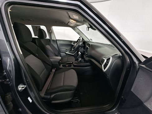 Used 2025 Kia Soul LX w/ LX Technology Package image 30