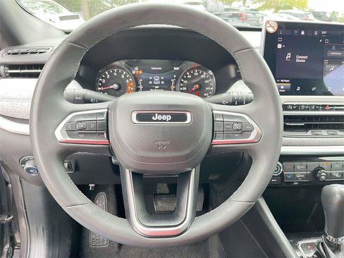 Used 2024 Jeep Compass Latitude image 15