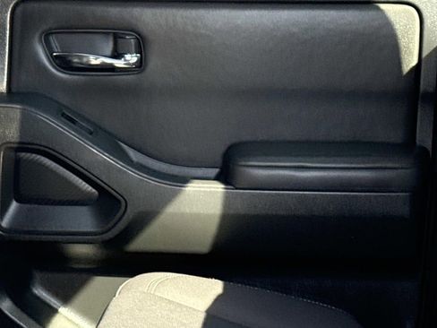Used 2022 Nissan Frontier SV image 14