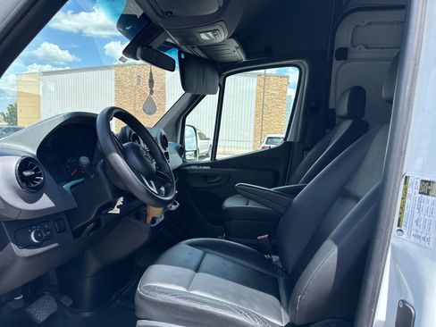Used 2019 Mercedes-Benz Sprinter 144 Cargo image 5