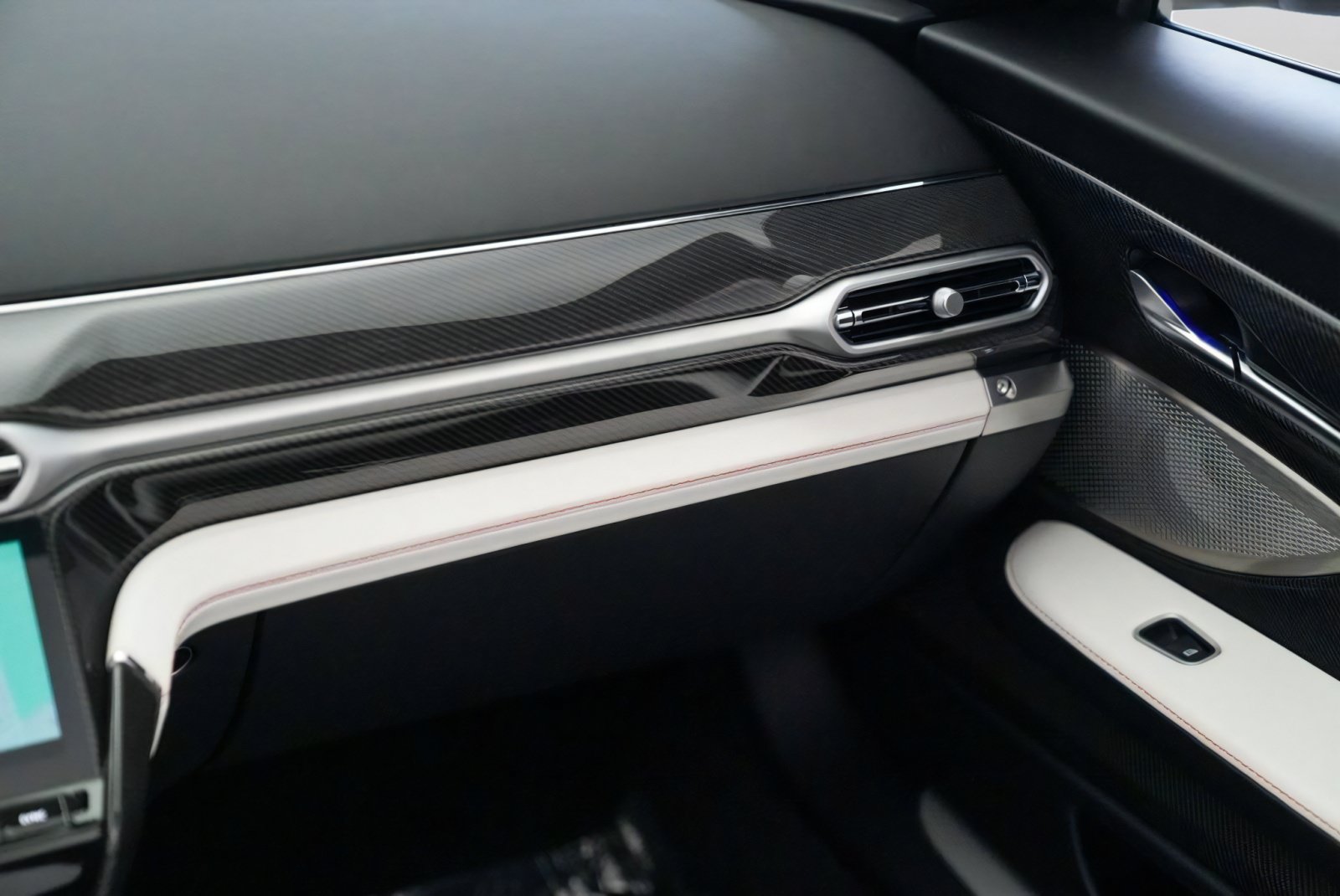 New 2026 Aston Martin Vanquish Convertible RWD image 22
