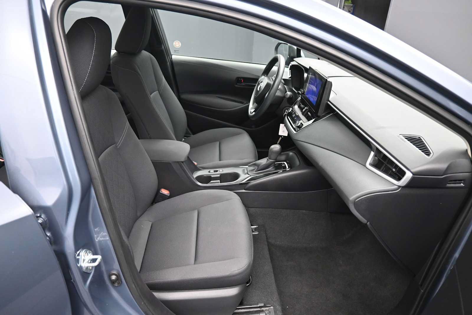 Used 2025 Toyota Corolla LE FWD image 23