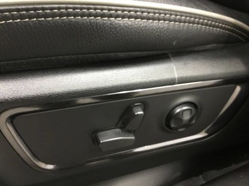 Used 2023 RAM 1500 Limited AWD/4WD image 10