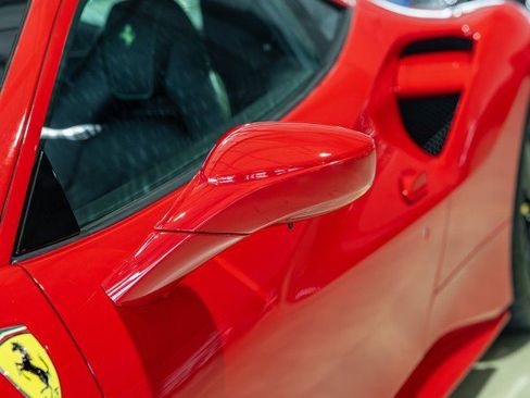Used 2018 Ferrari 488 GTB RWD image 13