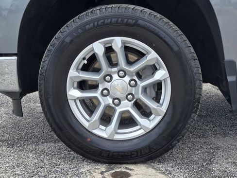 Used 2023 Chevrolet Silverado 1500 LT AWD/4WD image 10