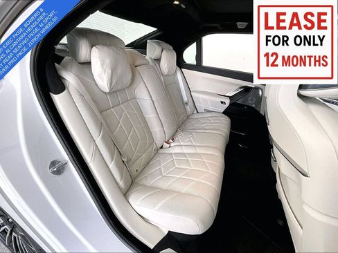 Used 2025 BMW 760i xDrive AWD/4WD image 36