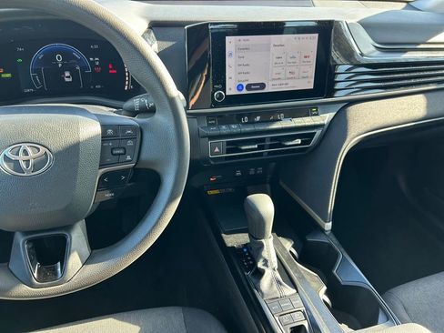 Used 2025 Toyota Camry LE FWD image 17