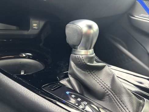 Used 2020 Toyota C-HR XLE FWD image 25