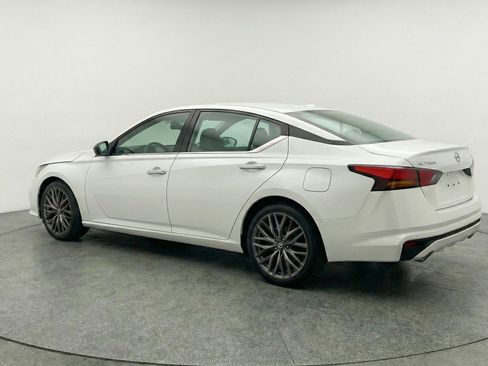 Used 2025 Nissan Altima 2.5 SV image 6