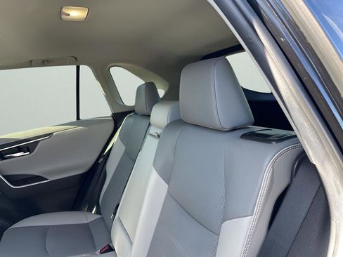 Used 2022 Toyota RAV4 Limited image 19