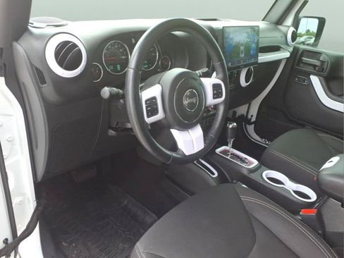 Used 2017 Jeep Wrangler Unlimited Sahara w/ Max Tow Package AWD/4WD image 22