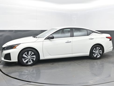 Used 2024 Nissan Altima 2.5 S image 5