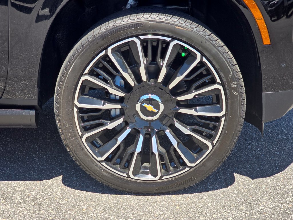 New 2026 Chevrolet Tahoe High Country AWD/4WD image 16