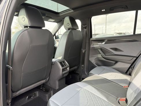 New 2026 Volkswagen Tiguan SE R-Line FWD image 12