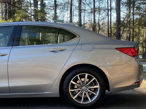 Used 2018 Acura TLX image 5