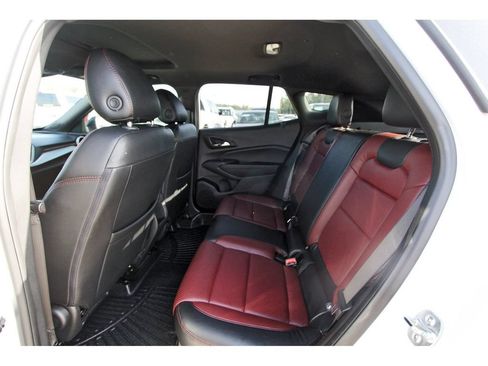 Used 2024 Chevrolet Trax RS w/ Sunroof Package FWD image 10