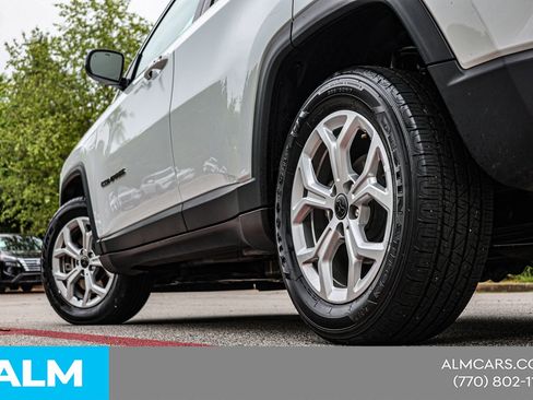 Used 2025 Jeep Compass Latitude AWD/4WD image 16