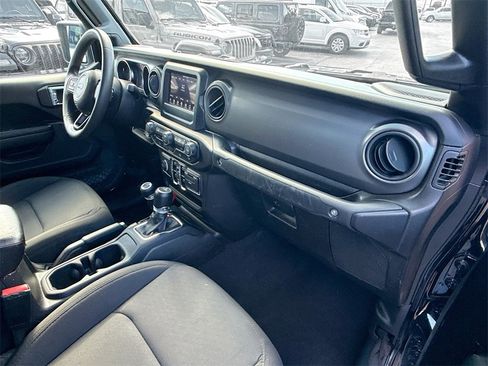 Used 2023 Jeep Gladiator Sport image 32