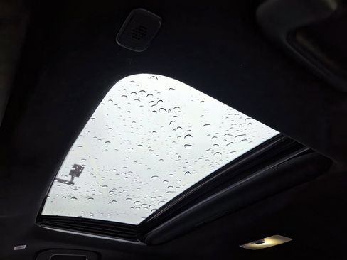 Used 2023 Toyota Corolla Cross SE image 8