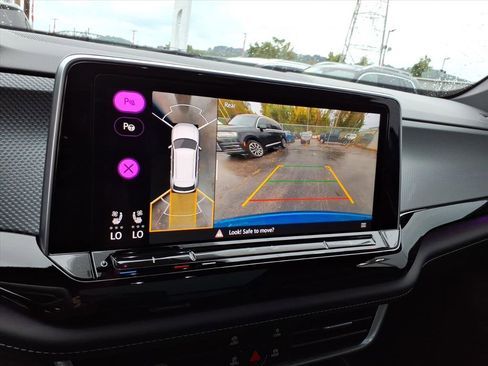 Used 2024 Volkswagen Atlas Cross Sport SEL Premium R-Line image 19