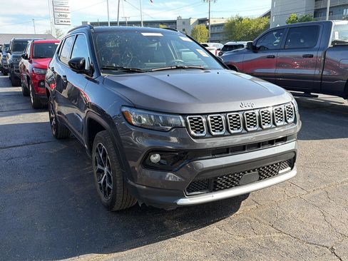Used 2024 Jeep Compass Limited AWD/4WD image 3