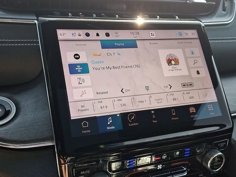 Used 2023 Jeep Grand Cherokee Overland w/ Advanced Protech Group III image 18