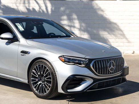 Used 2025 Mercedes-Benz E 53 AMG e 4MATIC Sedan image 3
