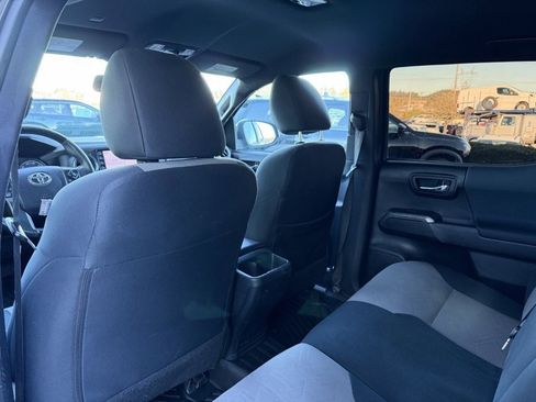 Used 2021 Toyota Tacoma TRD Off-Road w/ Technology Package image 30