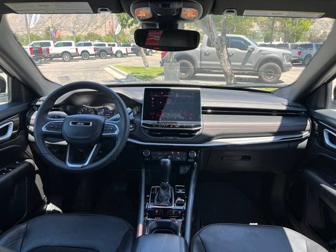 Used 2025 Jeep Compass Trailhawk AWD/4WD image 22