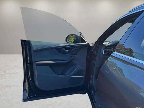 Used 2021 Audi Q8 Prestige image 9