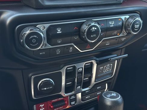 Used 2021 Jeep Wrangler Unlimited Rubicon w/ Dual Top Group AWD/4WD image 29