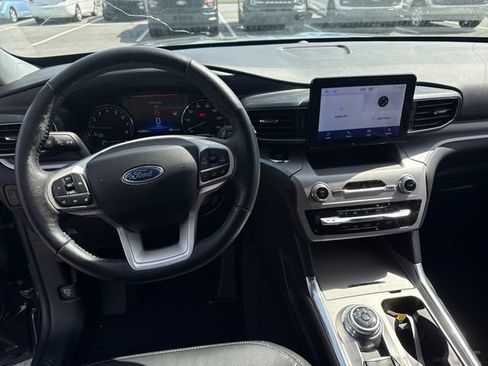 Used 2023 Ford Explorer XLT w/ Equipment Group 202A AWD/4WD image 21