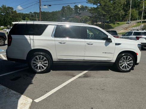 Used 2022 GMC Yukon XL Denali RWD image 7