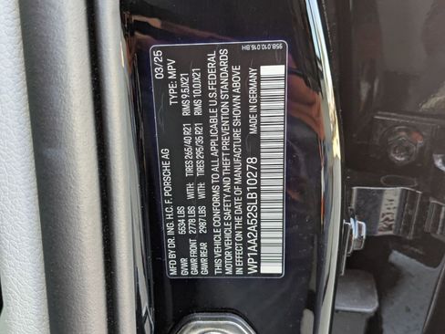 Certified 2025 Porsche Macan image 30