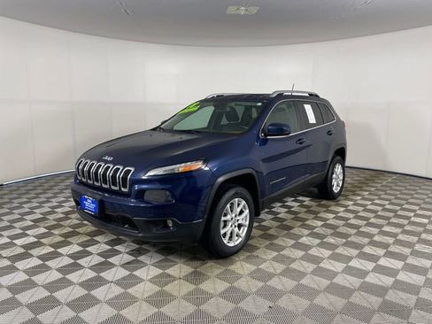 Used 2018 Jeep Cherokee Latitude Plus w/ Cold Weather Group AWD/4WD image 1