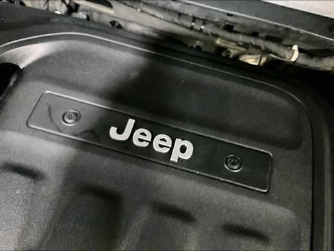 Used 2019 Jeep Cherokee Limited AWD/4WD image 28