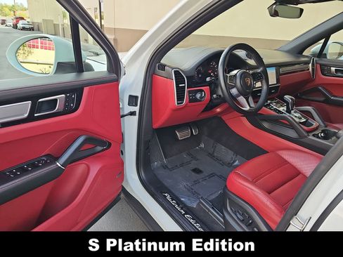 Used 2023 Porsche Cayenne S Platinum w/ Premium Package Plus AWD/4WD image 10
