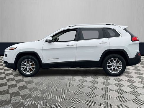 Used 2015 Jeep Cherokee Latitude w/ Cold Weather Group AWD/4WD image 3