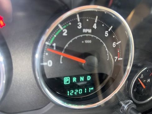 Used 2017 Jeep Wrangler Unlimited Sahara w/ Connectivity Group AWD/4WD image 12