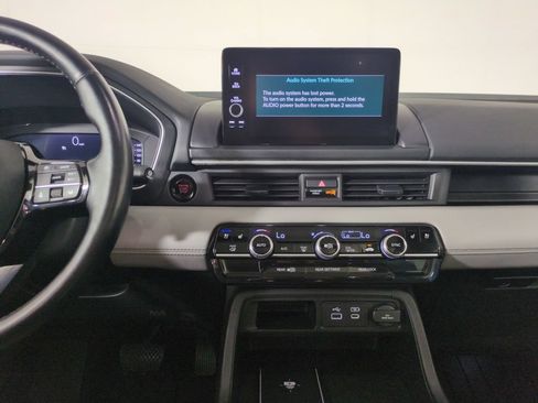 Used 2025 Honda Pilot Elite image 17