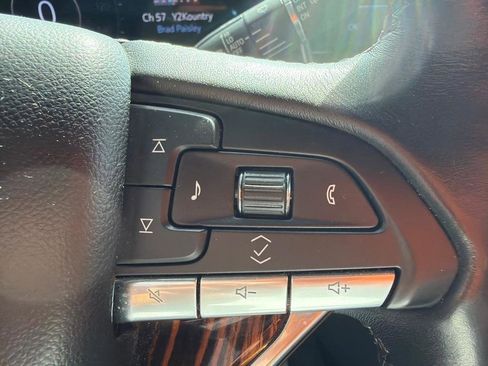 Used 2022 Cadillac Escalade Luxury AWD/4WD image 13