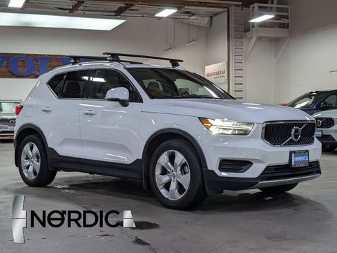 Used 2019 Volvo XC40 T5 Momentum AWD/4WD image 1